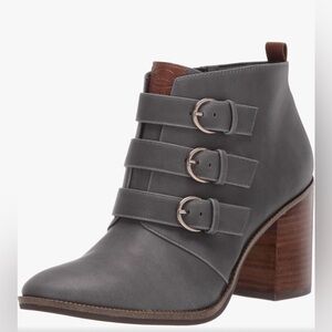 Dr. Scholl’s  Leave it, in grey bootie. New in box.‎ 10.